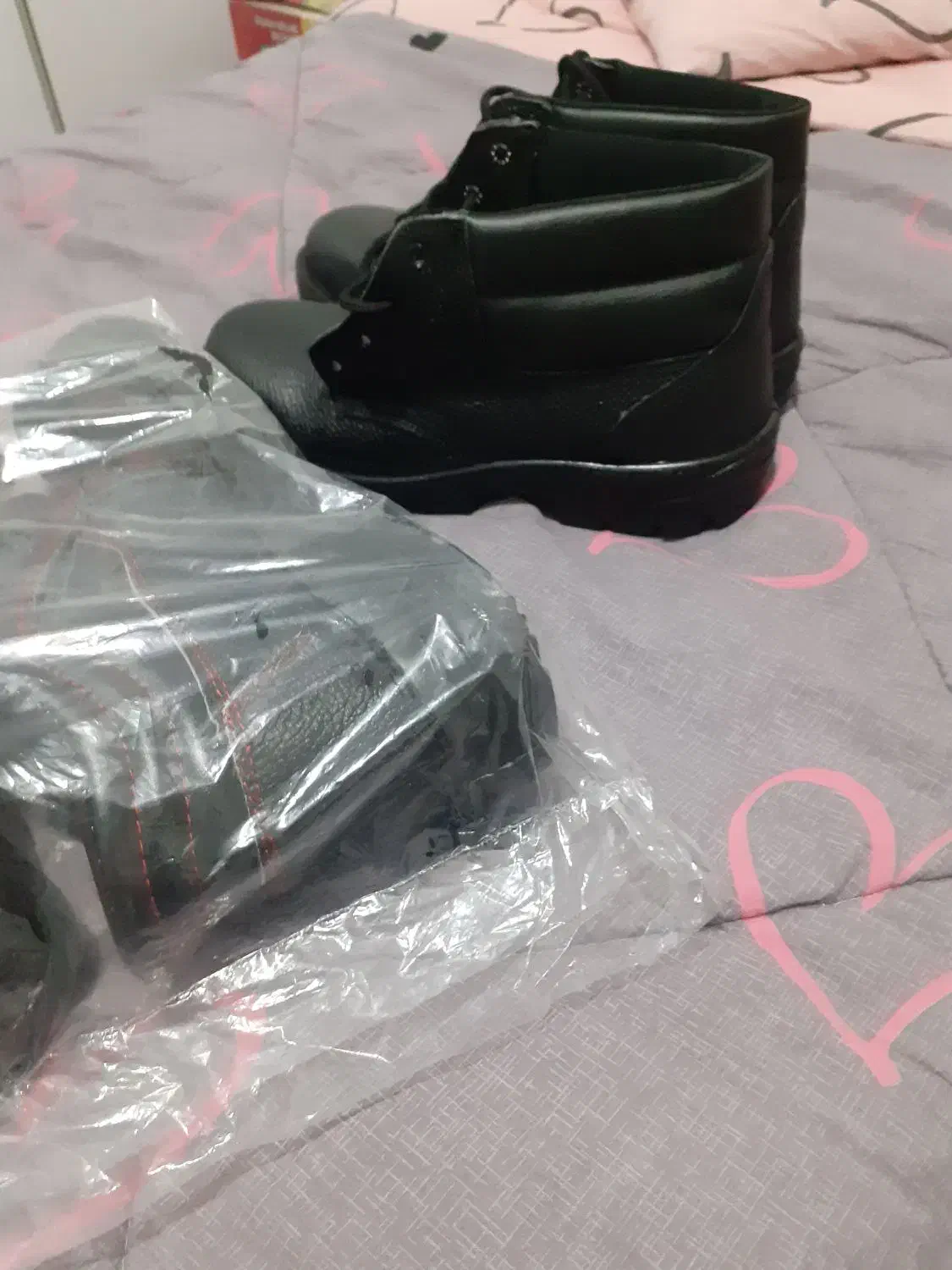 کفش ایمنی|کیف، کفش، کمربند|چمران, |دیوار