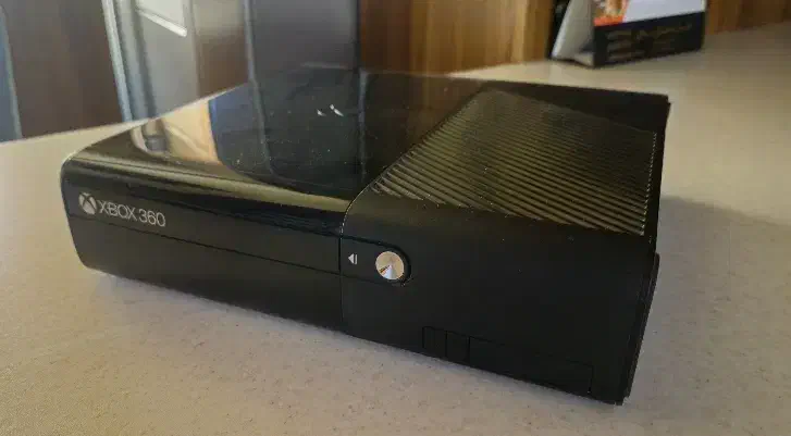 Xbox 360 سوپراسلیم و یک دسته|کنسول، بازی ویدئویی و آنلاین|فردیس, فردیس|دیوار