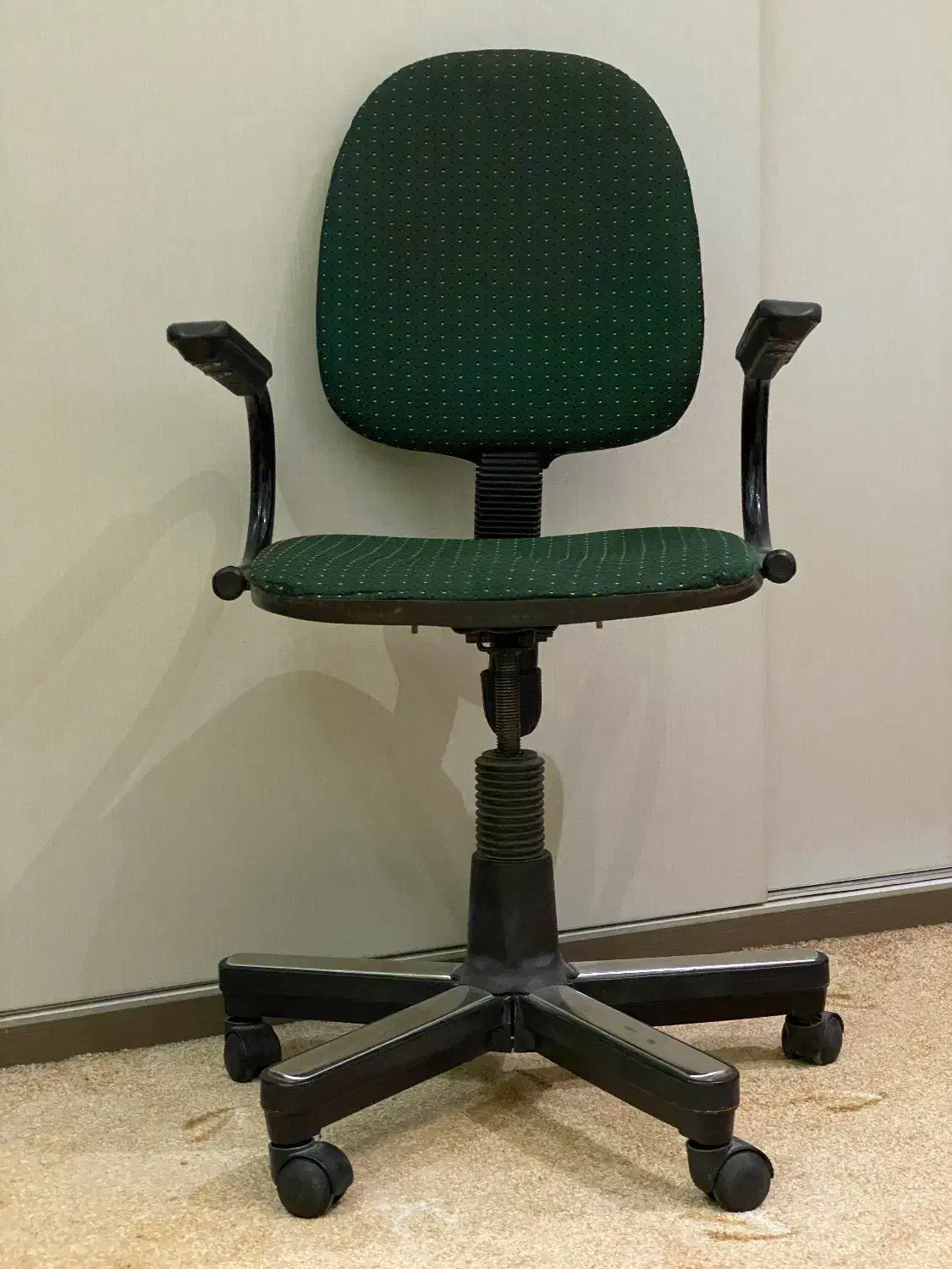 صندلی کامپیوتر در حد نو|صندلی و نیمکت|شهرضا, |دیوار