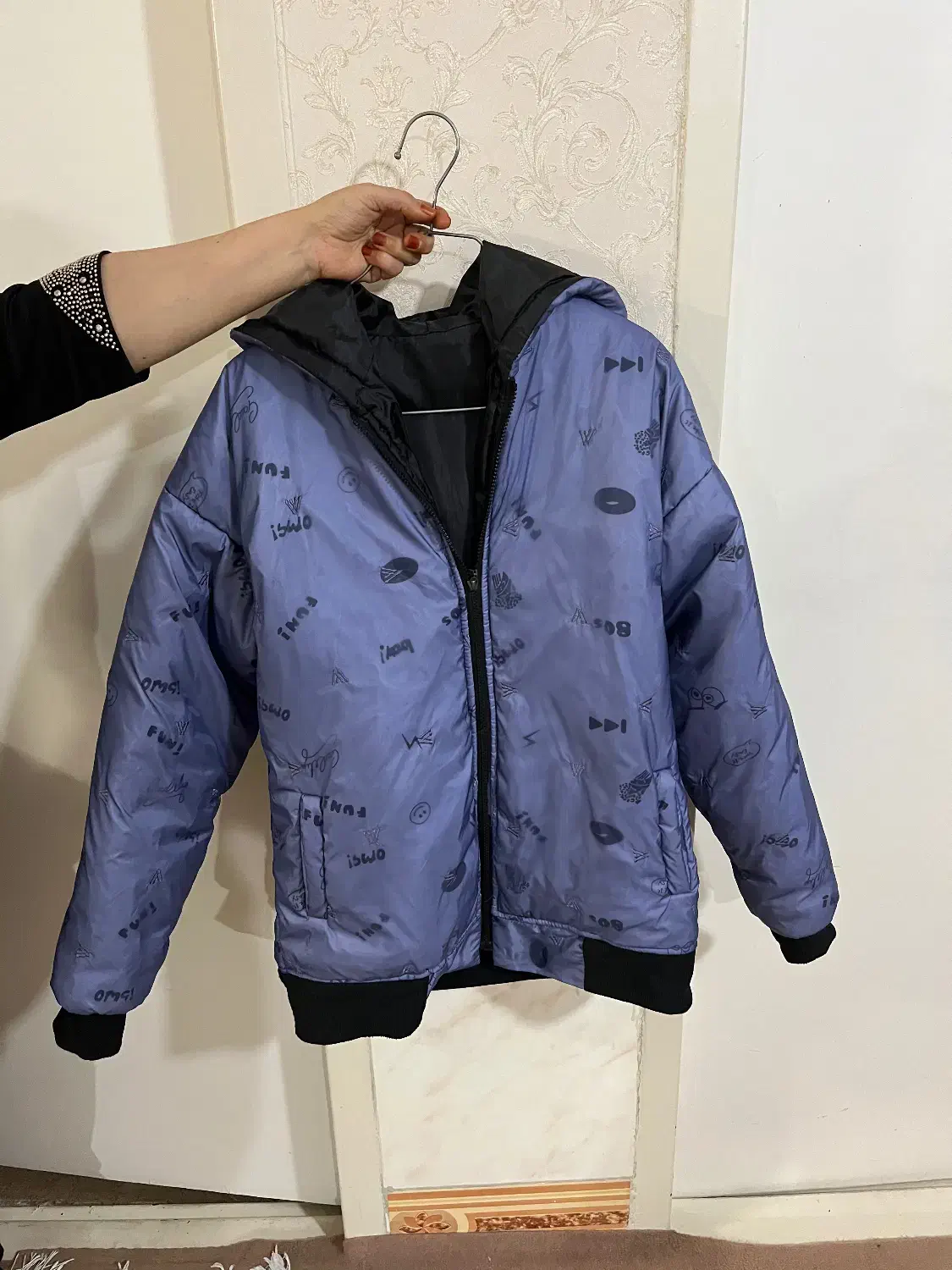 کاپشن|لباس|ورامین, ورامین|دیوار