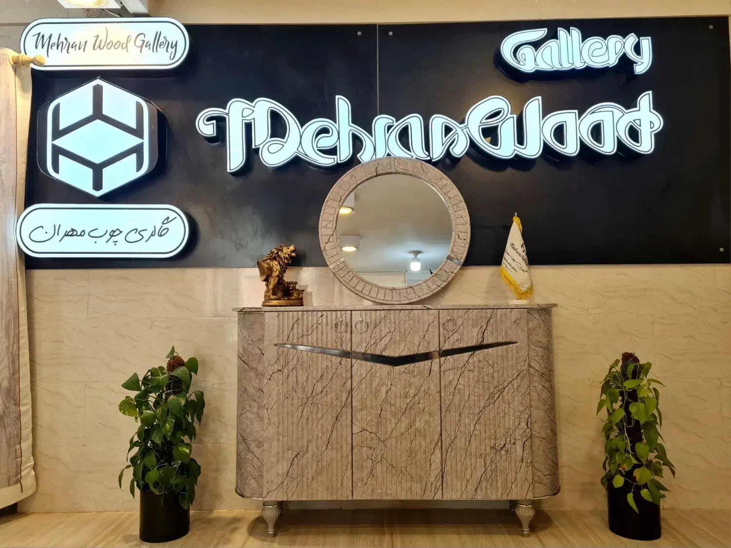 آینه و کنسول مدل بغل گرد بزرگ تمام وکیوم قیمت کامل|بوفه، ویترین، کنسول|مشهد, خواجه ربیع|دیوار