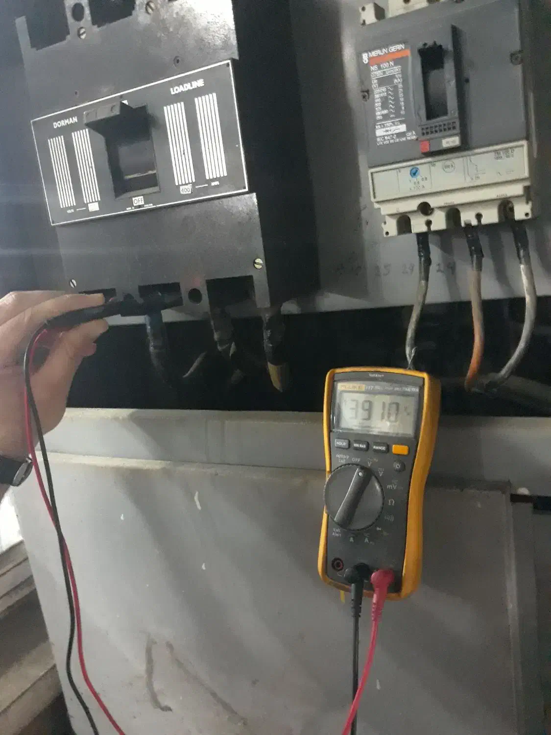 خدمات برق صنعتی و ساختمانی|خدمات پیشه و مهارت|رشت, توشیبا|دیوار