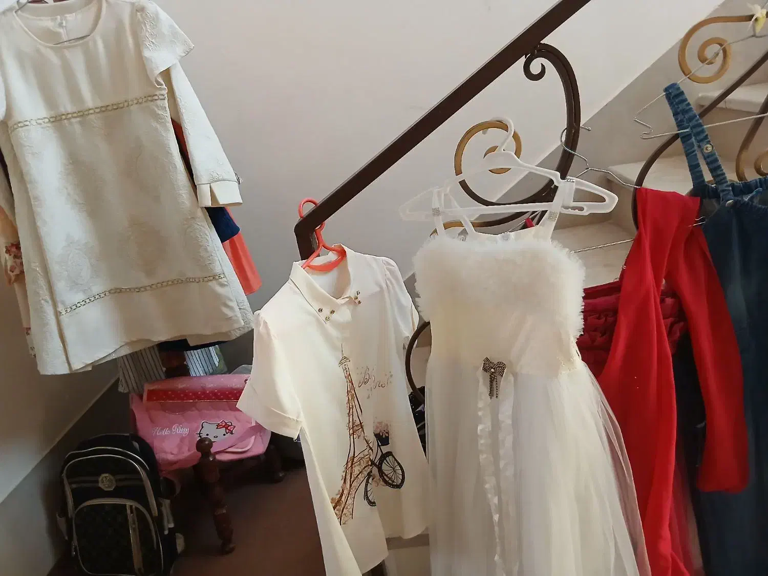 چندین لباس نو و در حد نو مناسب ۱۰ تا ۱۵|کفش و لباس بچه|شیراز, شهرک والفجر|دیوار