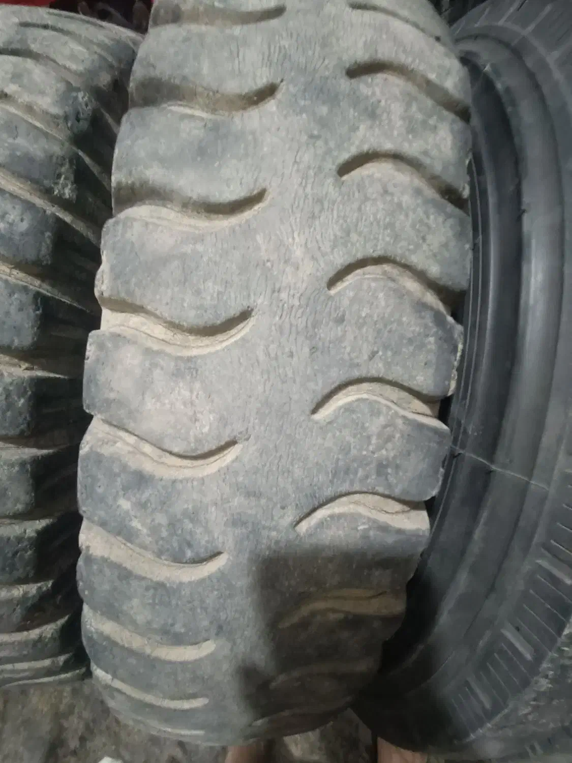 لاستیک خاوری ۸.۲۵.۱۶|قطعات یدکی و لوازم جانبی|گنبد کاووس, |دیوار