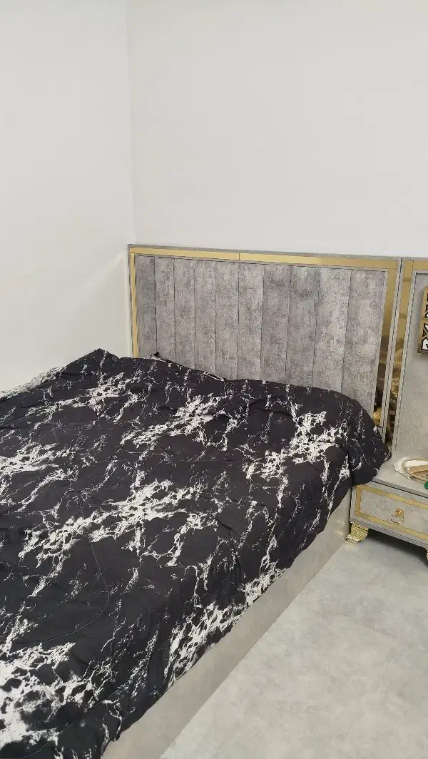 سرویس خواب تخت میز آرتیش دوتا پا تختی کمد لباس نو|تخت و سرویس خواب|خمینیشهر, |دیوار