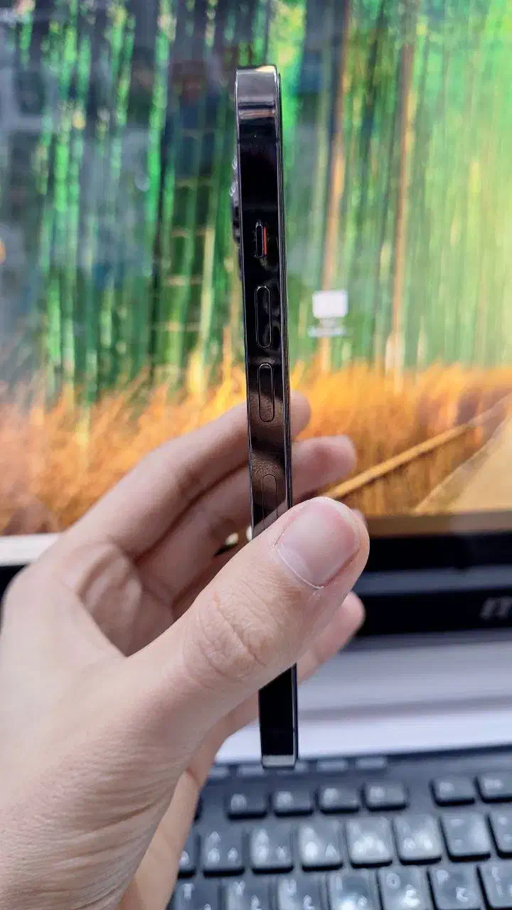 Iphone13pro|موبایل|اندیشه, اندیشه فاز ۳|دیوار