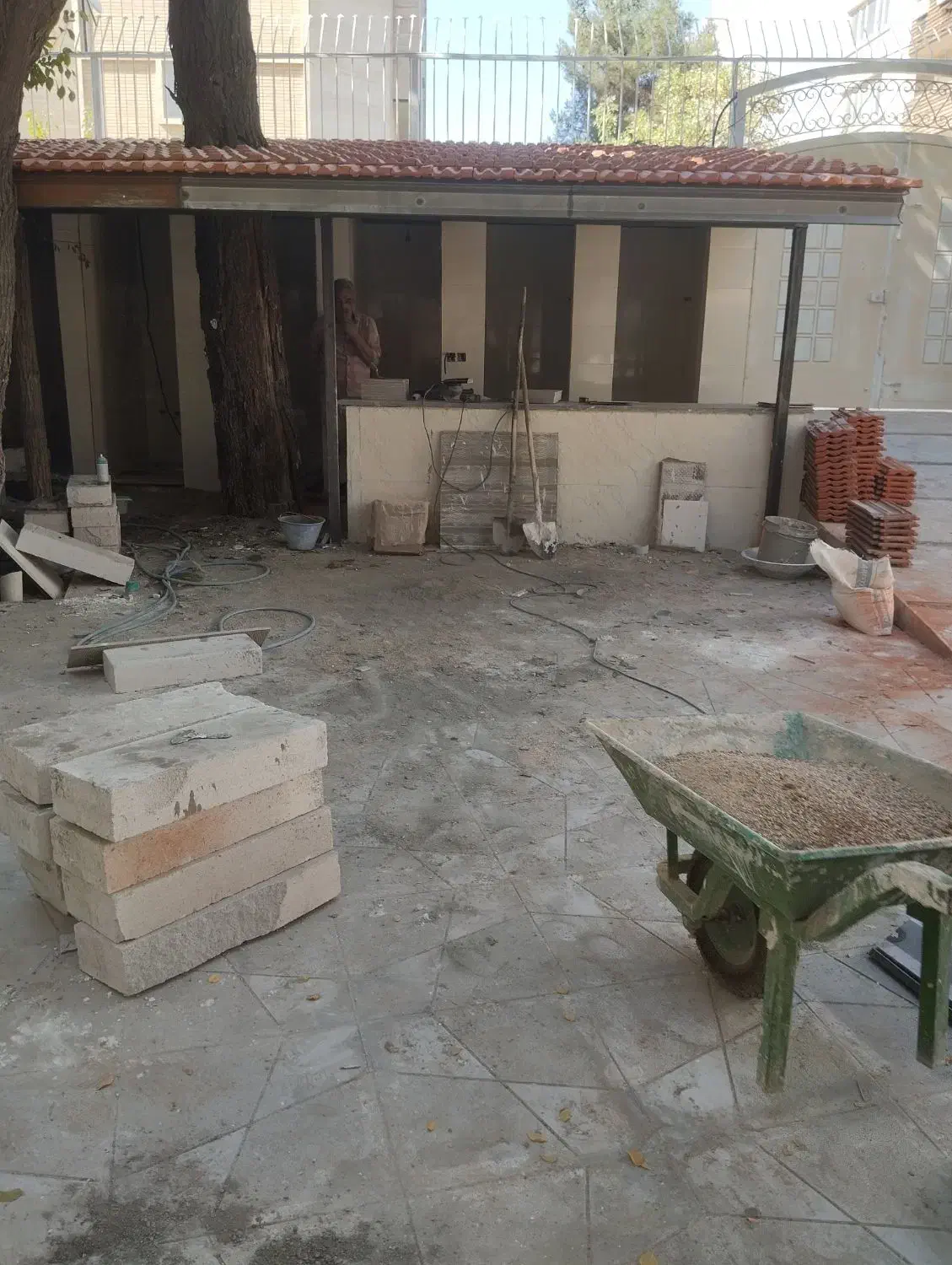 تعمیرات و تعغیرات گچ کاری کاشی کاری با چسب مخصوص و|خدمات پیشه و مهارت|شیراز, دلگشا|دیوار