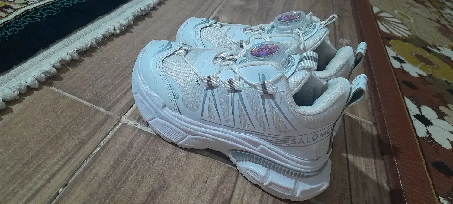 کفش کتانی|کیف، کفش، کمربند|الوند, |دیوار