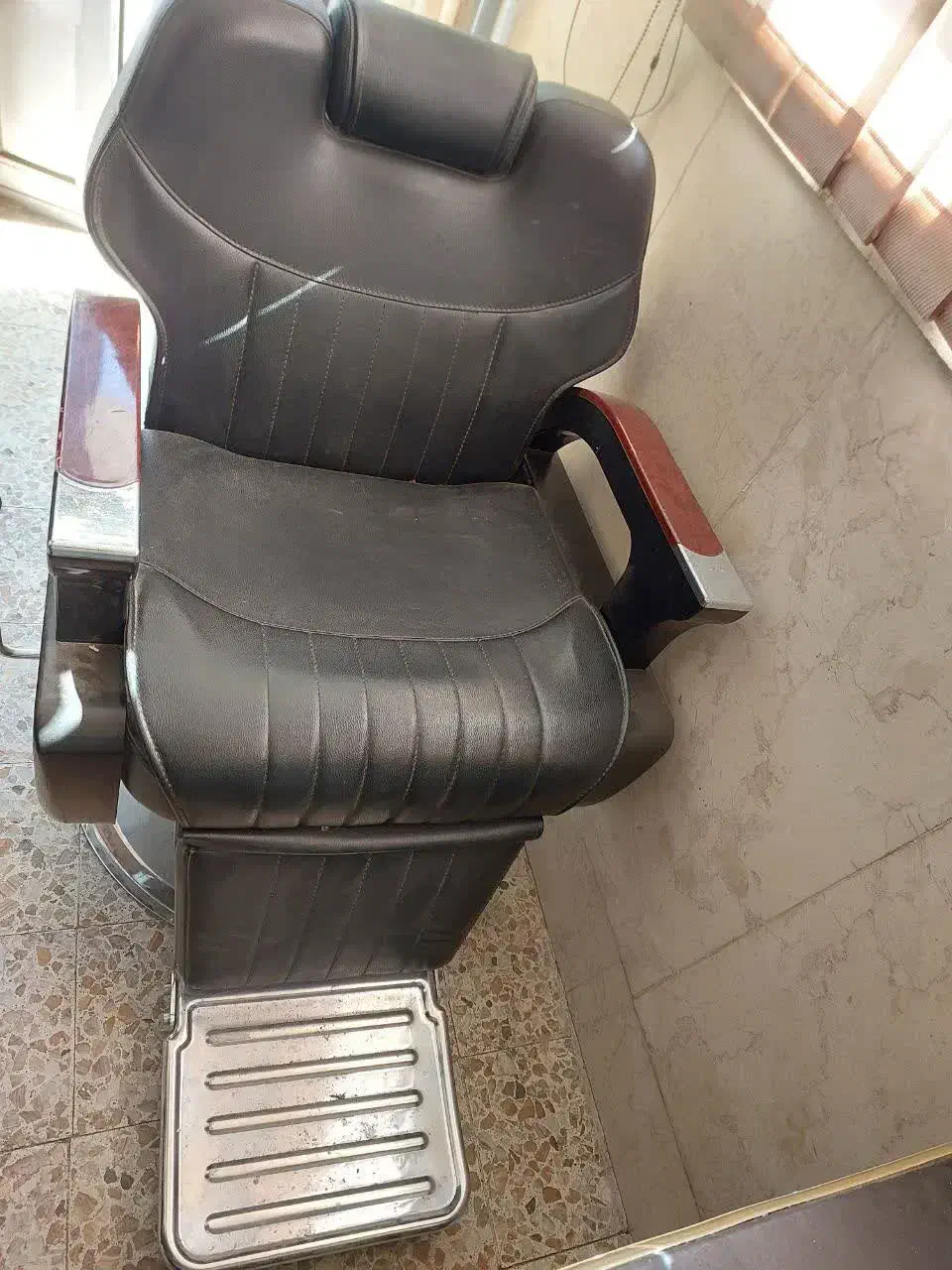 صندلی میکاپ جکی لوتوس دسته طرح چوب روکش باله دار|آرایشگاه و سالنهای زیبایی|کاشان, شاهد|دیوار