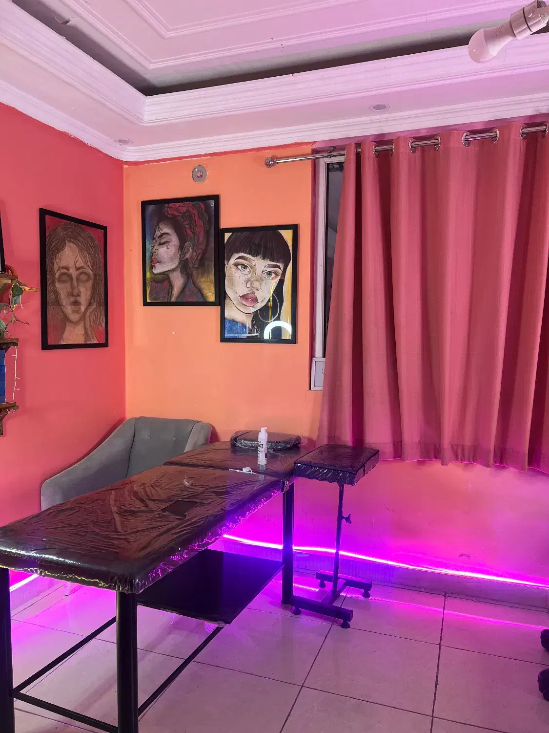 تجهیزات ارایشگاه سالن/تخت مژه تتو|آرایشگاه و سالنهای زیبایی|اهواز, زیتون کارمندی|دیوار