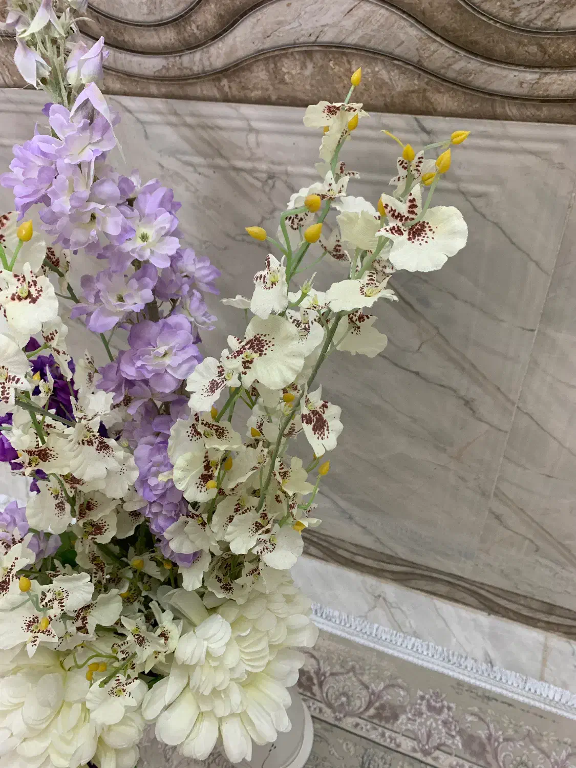 گل مصنوعی به همراه گلدان|گل مصنوعی|قم, انسجام|دیوار