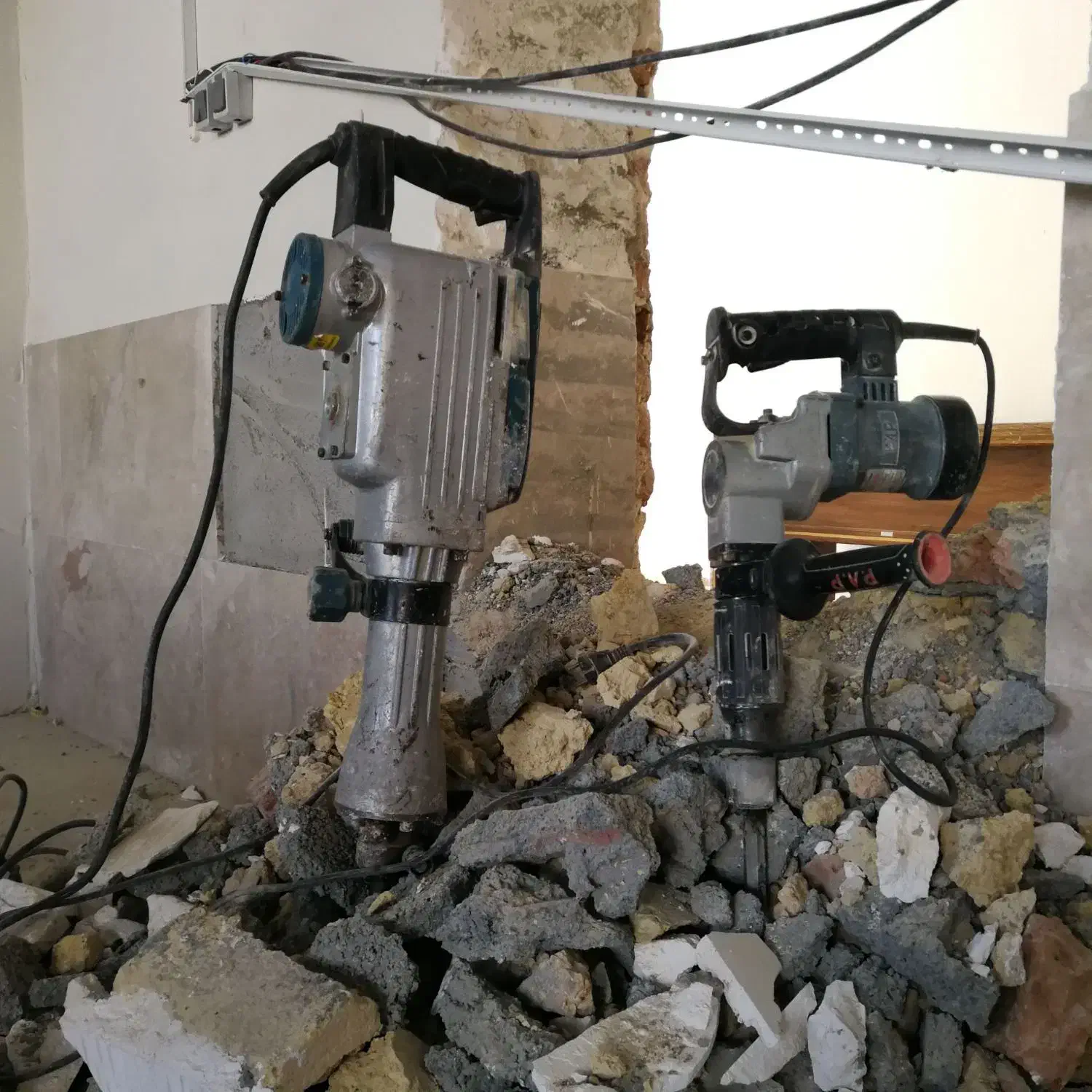 شرکت تخریب خاکبرداری کنده کاری ساختمان|خدمات پیشه و مهارت|کرمانشاه, |دیوار