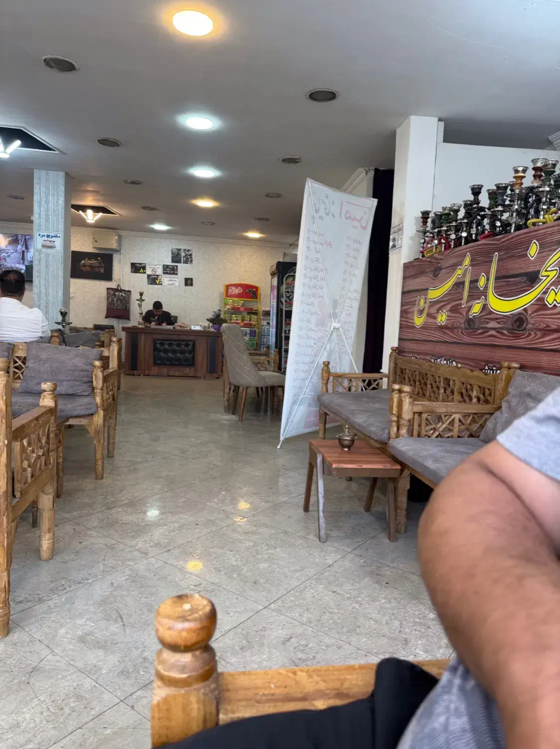 به یک نفر همکار جهت همکاری در کافه نیازمندیم|استخدام خدمات فروشگاه و رستوران|تبریز, |دیوار