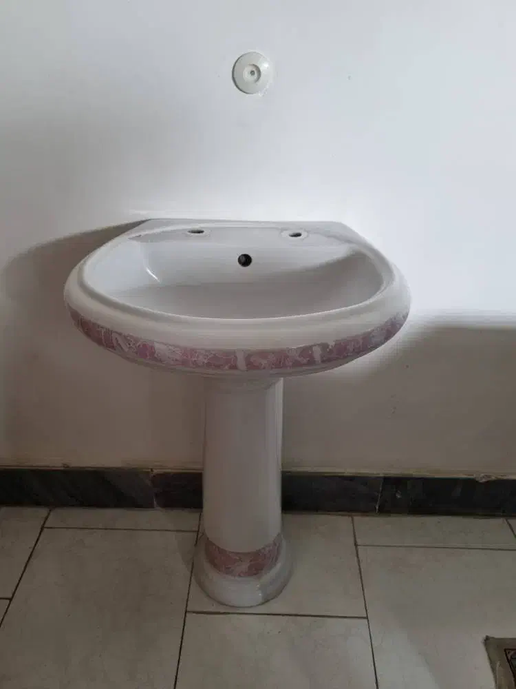 درب اتاق با چهار چوب ، روشویی و کابینت فلزی هوایی|مصالح و تجهیزات ساختمان|مراغه, |دیوار