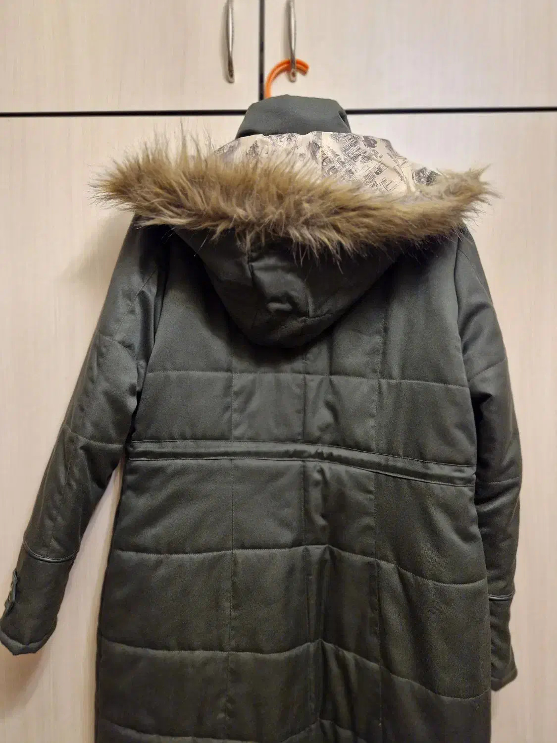 دو عدد پالتو|لباس|ارومیه, |دیوار