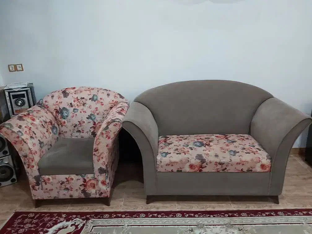 یک دست مبل تر و تمیز|مبلمان خانگی و میز عسلی|رشت, لاکان|دیوار