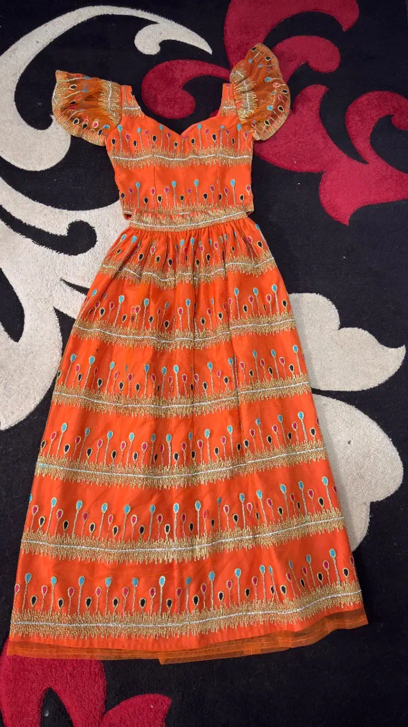 لباس مجلسی|لباس|قشم, |دیوار