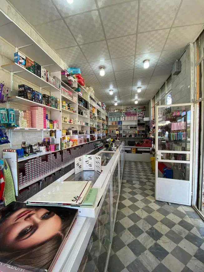 فروش کامل مغازه لوازم آرایشی و بهداشتی|آرایشی، بهداشتی، درمانی|مریوان, |دیوار