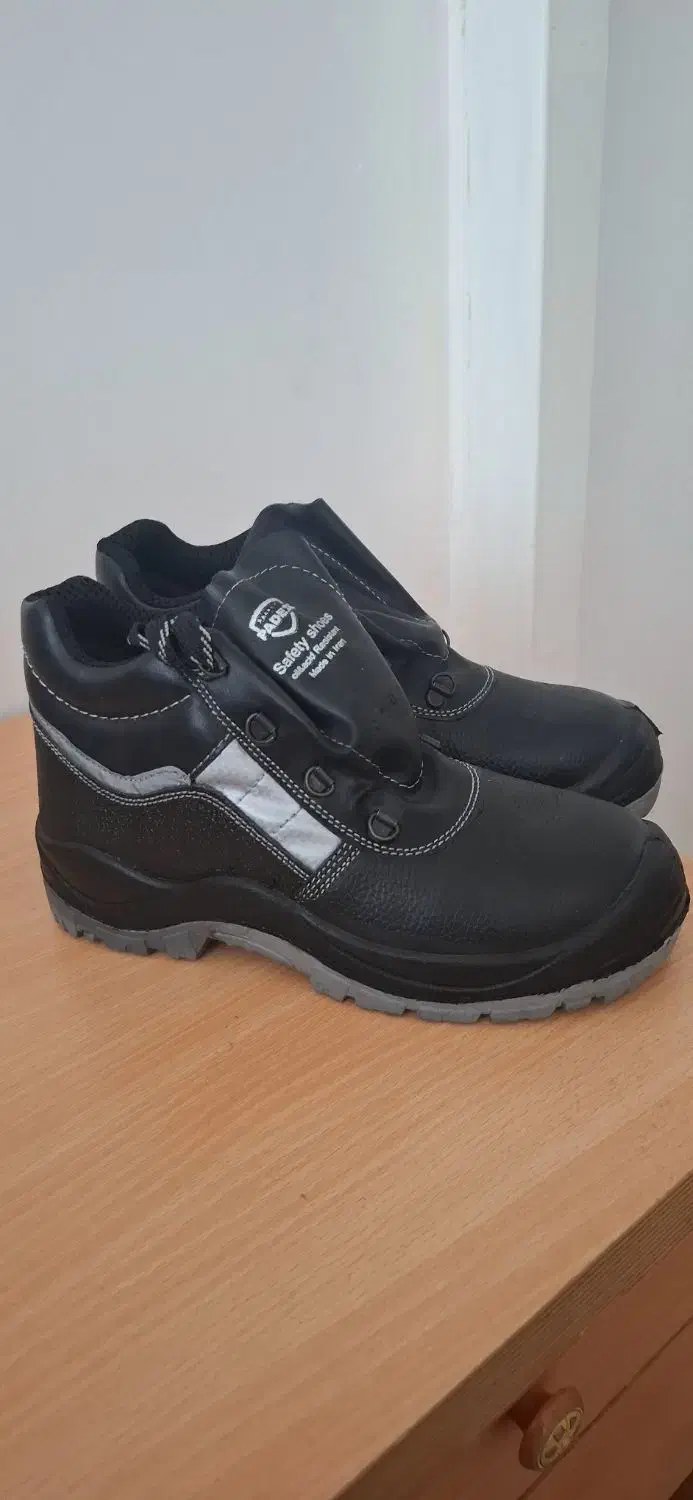 کفش کار سایز41|کیف، کفش، کمربند|بم, |دیوار