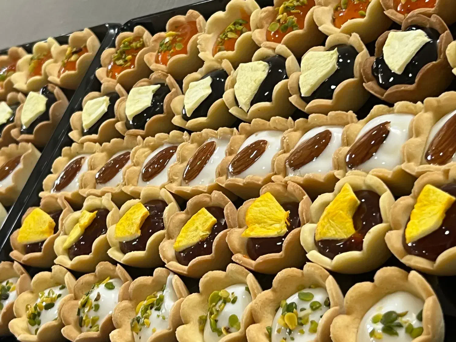 نیرو خانم جهت همکاری در کارگاه تولید شیرینی|استخدام خدمات فروشگاه و رستوران|اصفهان, قهجاورستان|دیوار