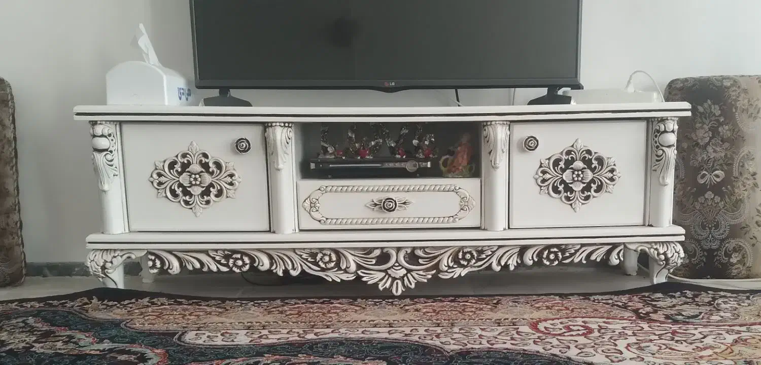 تعدادی وسایل نو منزل به فروش می‌رسد|میز تلویزیون|ایوان, |دیوار