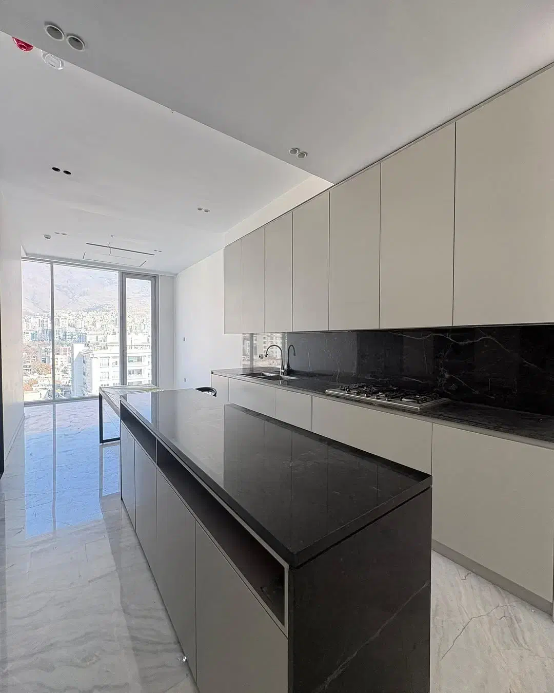 کامرانیه 200م ویودار تراس وسیع طبقات مختلف