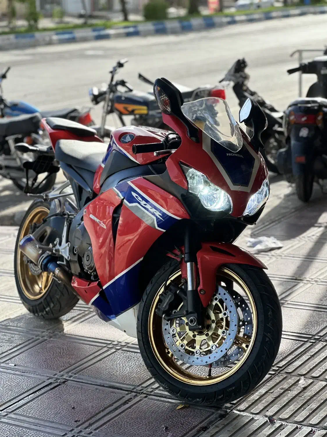 cbr 1000 rr|موتورسیکلت|شیراز, سینما سعدی|دیوار