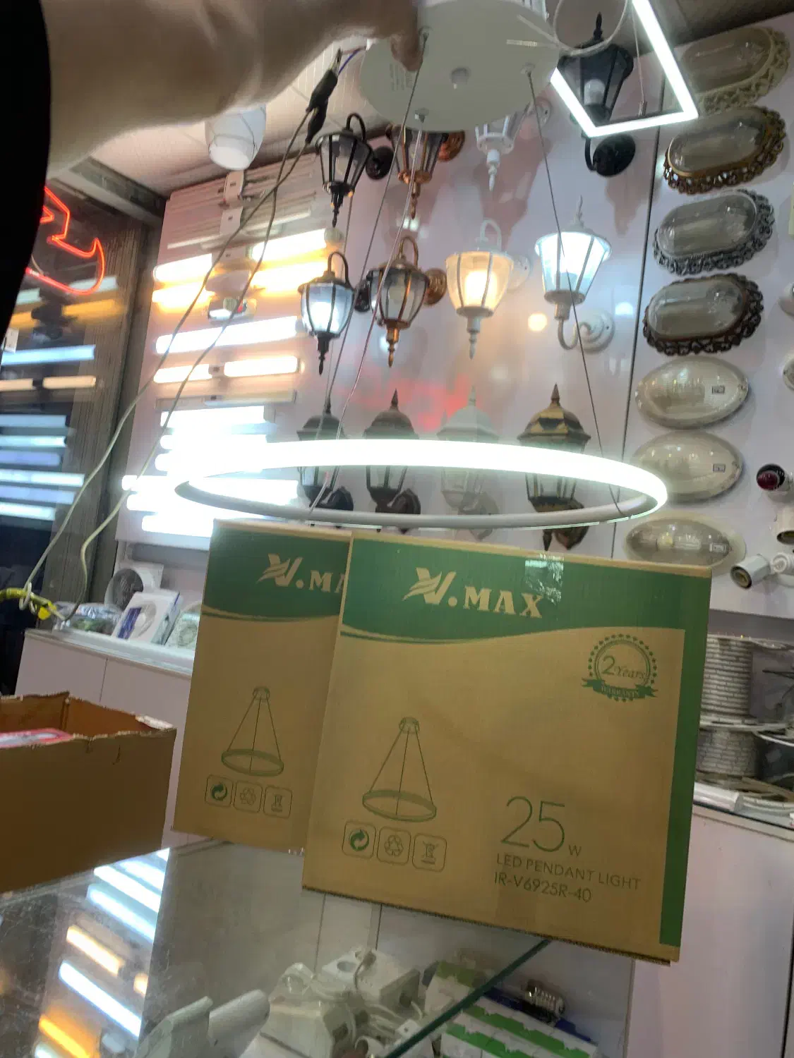 چراغ آویز ال ای دی گرد سه حالته|لوستر و چراغ آویز|قم, چهل درخت‎|دیوار