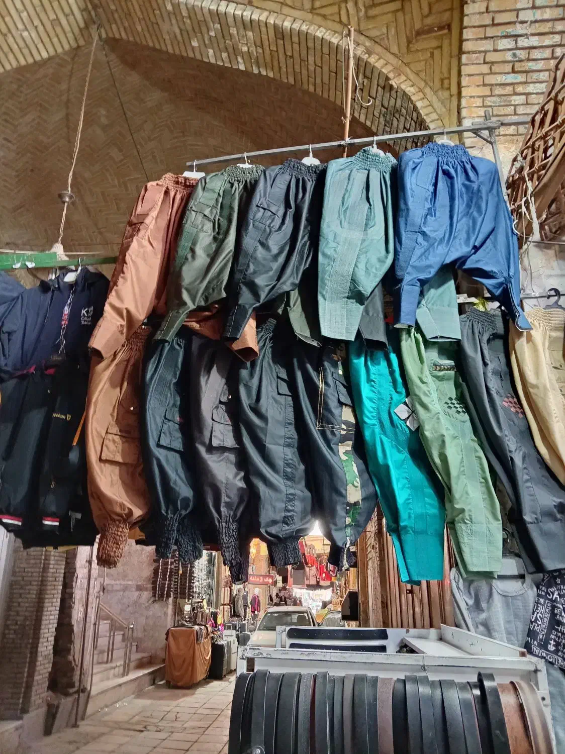 کردی زندان دوز|لباس|زرند, |دیوار