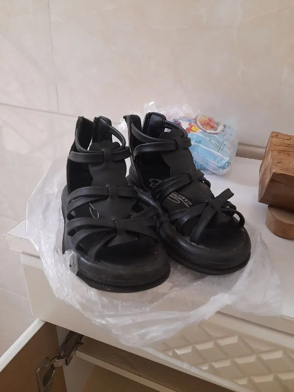 صندل چرم دخترونه سایز ۲۵|کفش و لباس بچه|چهاردانگه (تهران), |دیوار