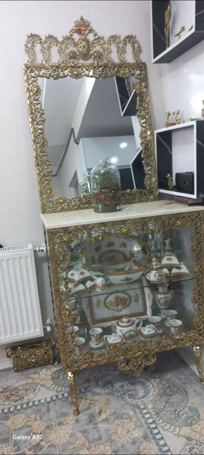 اینه کنسول برنجی به همراه اباژور و ساعت|بوفه، ویترین، کنسول|کرج, گلشهر|دیوار