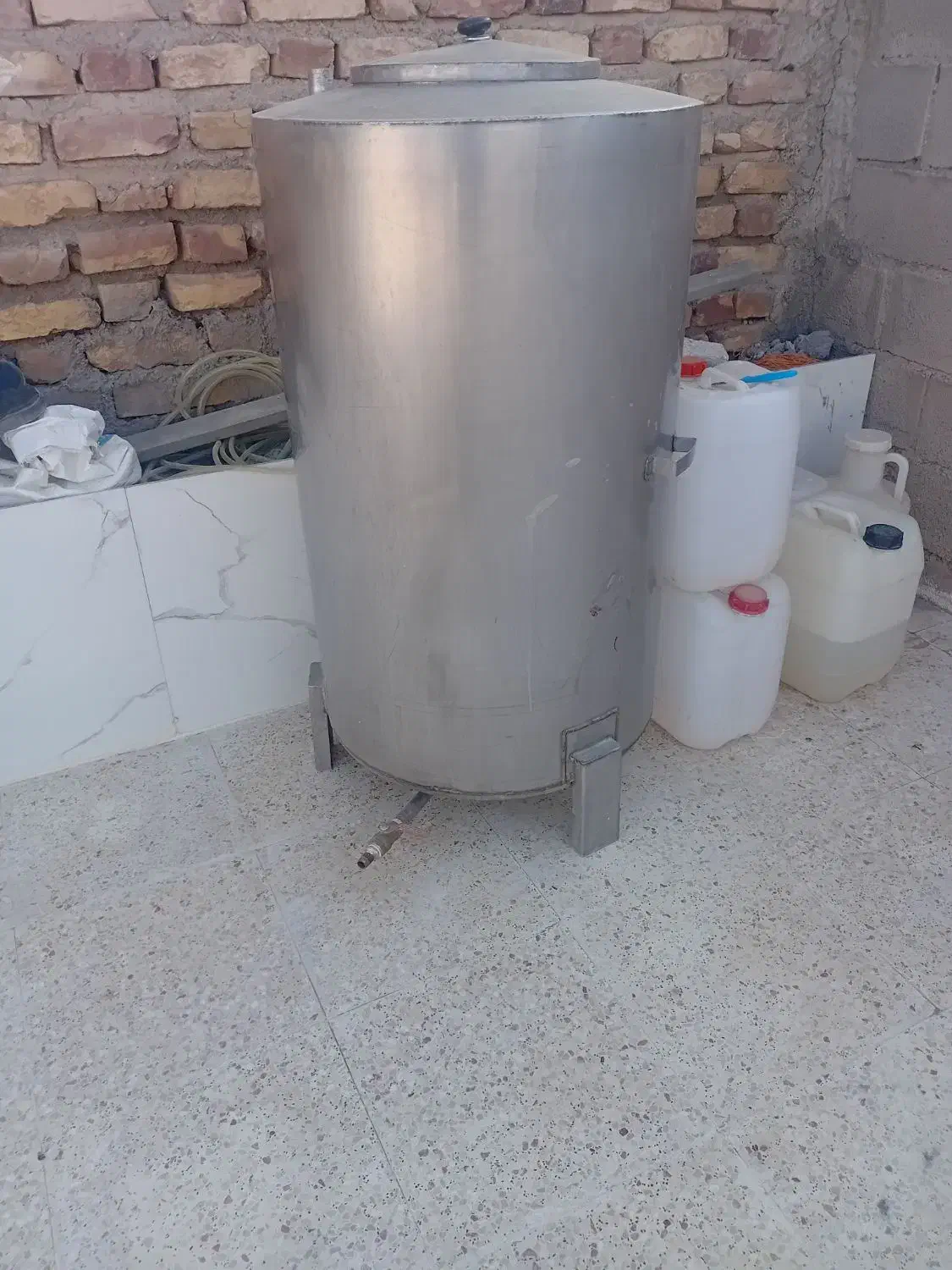 دیگ گلابگیری|ظروف پخت‌وپز|لاله زار, |دیوار