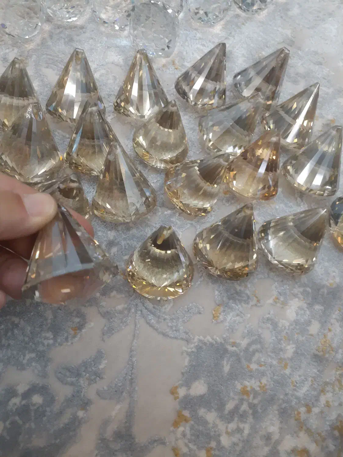 گوی کریستالی|لوستر و چراغ آویز|کرمانشاه, |دیوار