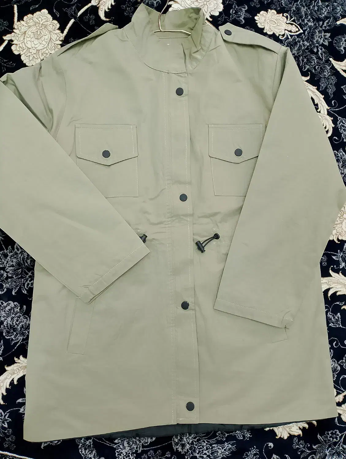 بارانی|لباس|تهران, بوستان سرخه حصار|دیوار