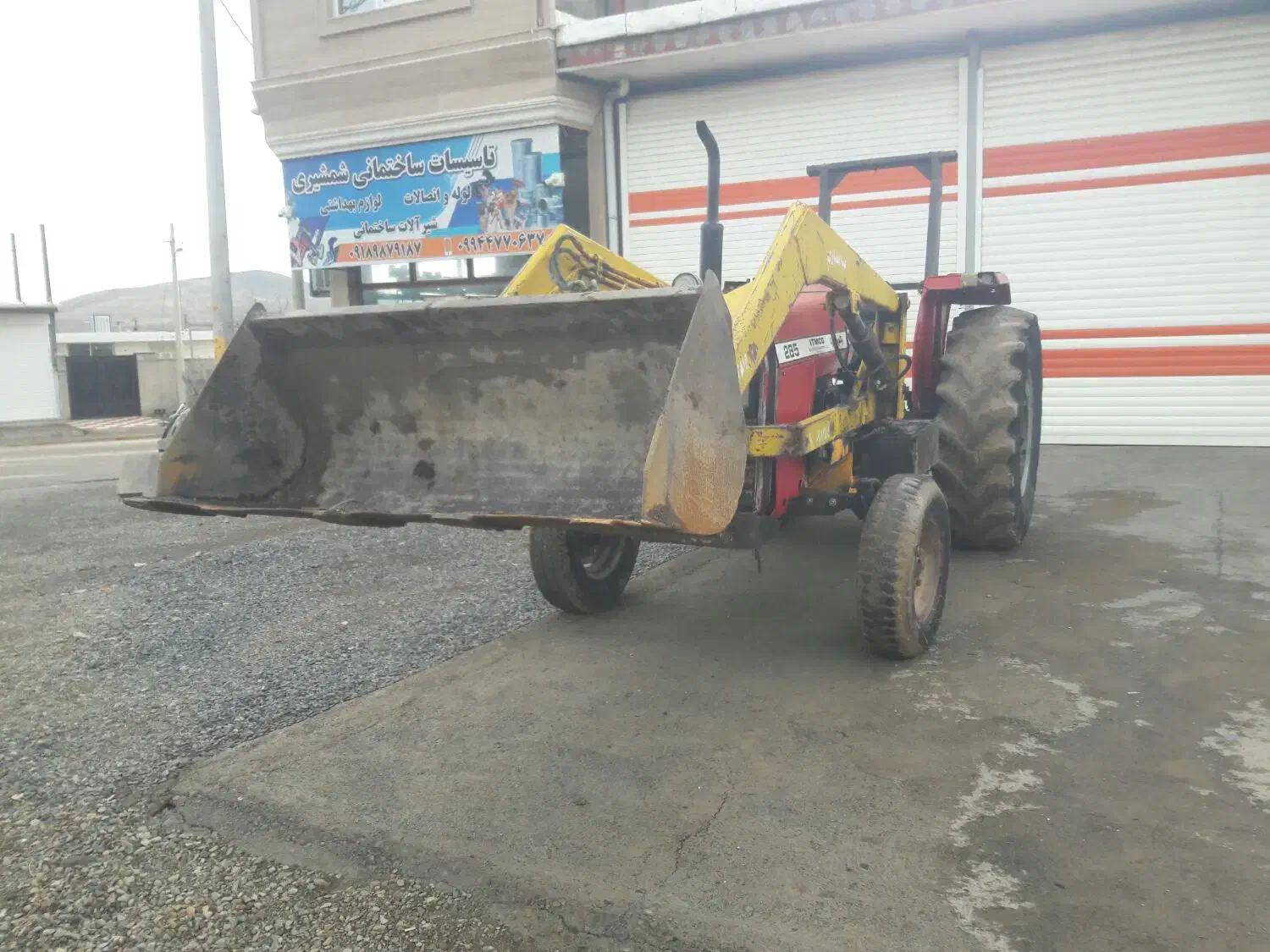 تراکتور فرکوسن با بیل|خودرو سنگین|کمیجان, |دیوار