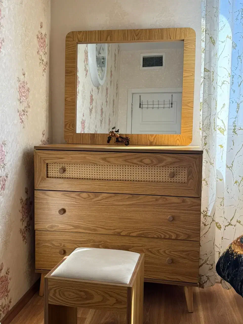 سرویس خواب دونفره با رو تختی در رنگبندی مختلف  تشک|تخت و سرویس خواب|پرند, فاز ۳|دیوار