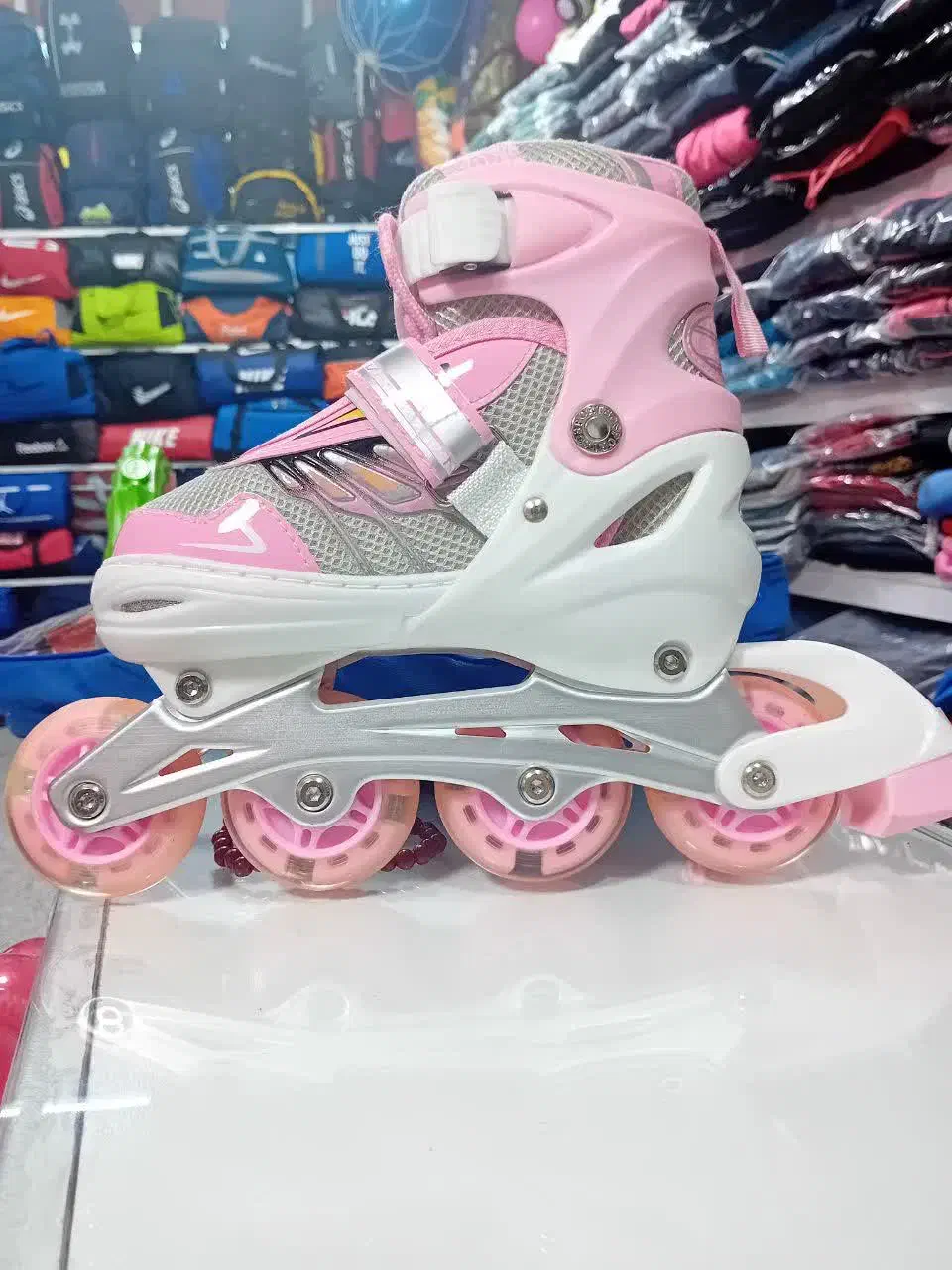 فروش کفش اسکیت در حد نو|دوچرخه، اسکیت، اسکوتر|تویسرکان, |دیوار