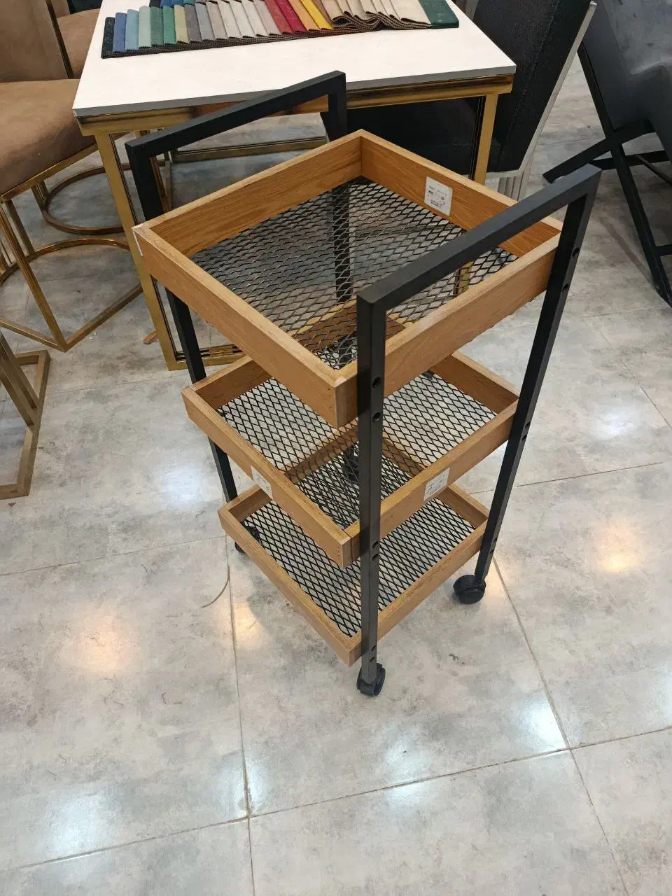 ترولی طبقه ای / میز آرایش / آینه / میزناخن کشودار|آرایشگاه و سالن‌های زیبایی|ملک‌آباد, |دیوار