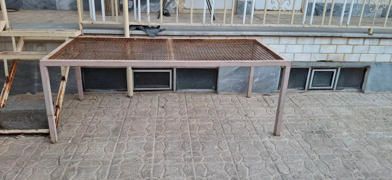 تخت آهنی، در توری، صندلی|مبلمان خانگی و میز عسلی|ساوه, |دیوار