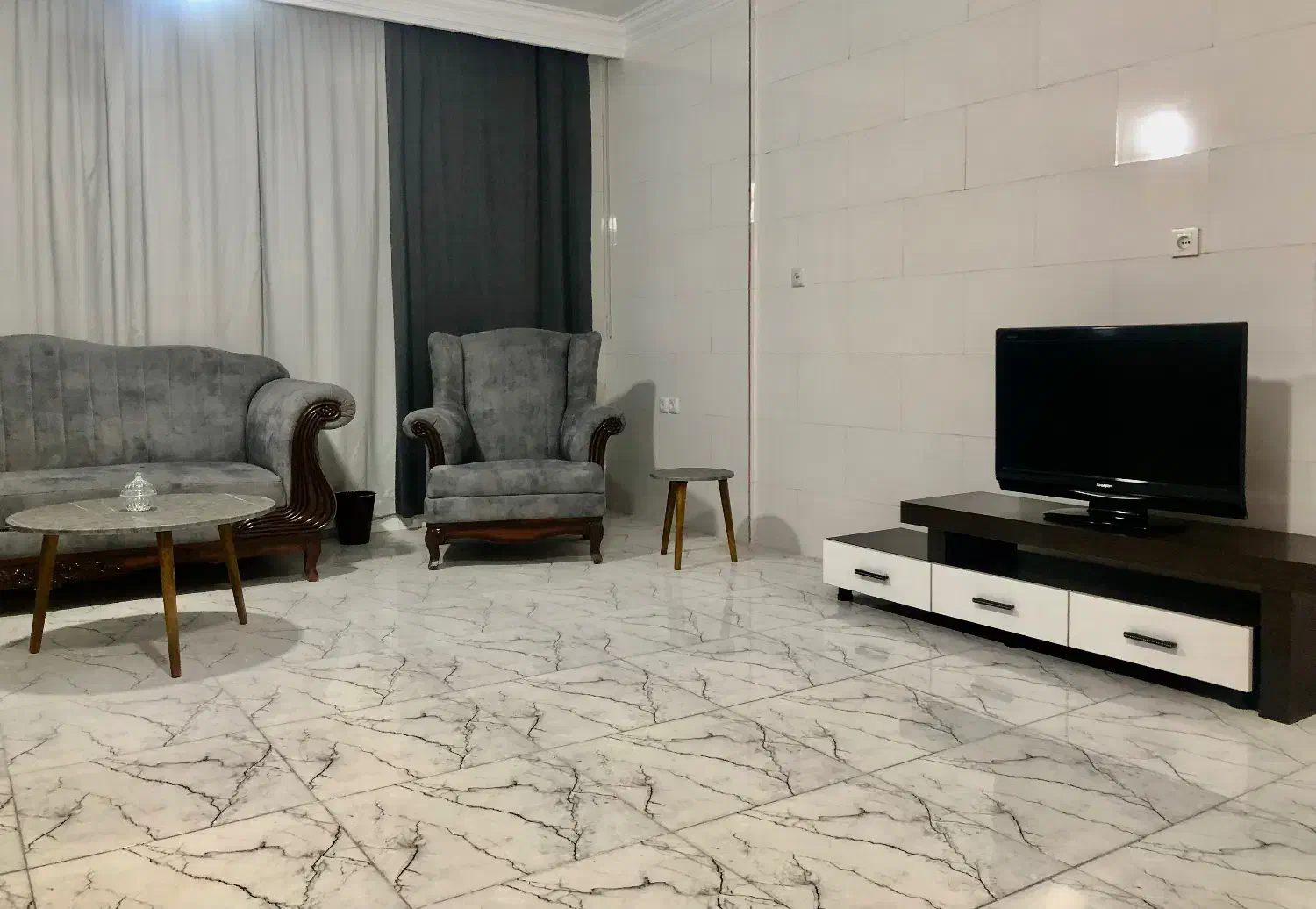 ساختمان دربست/بسیار تمیز/شیک|اجارهٔ کوتاهمدت آپارتمان و سوئیت|مشهد, شهرک رازی (شهرک غرب)|دیوار