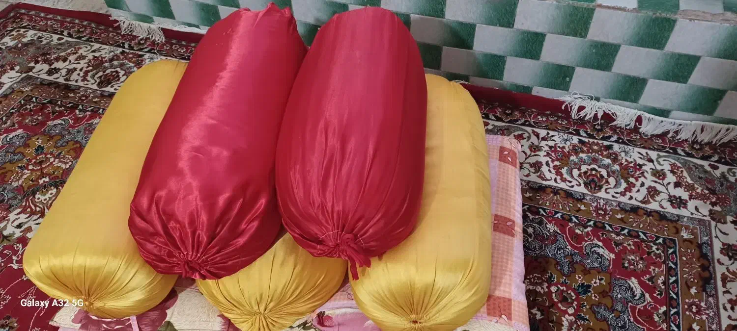 بالشت پر و کرک قالی|رختخواب، بالش، پتو|شیراز, احمدآباد|دیوار