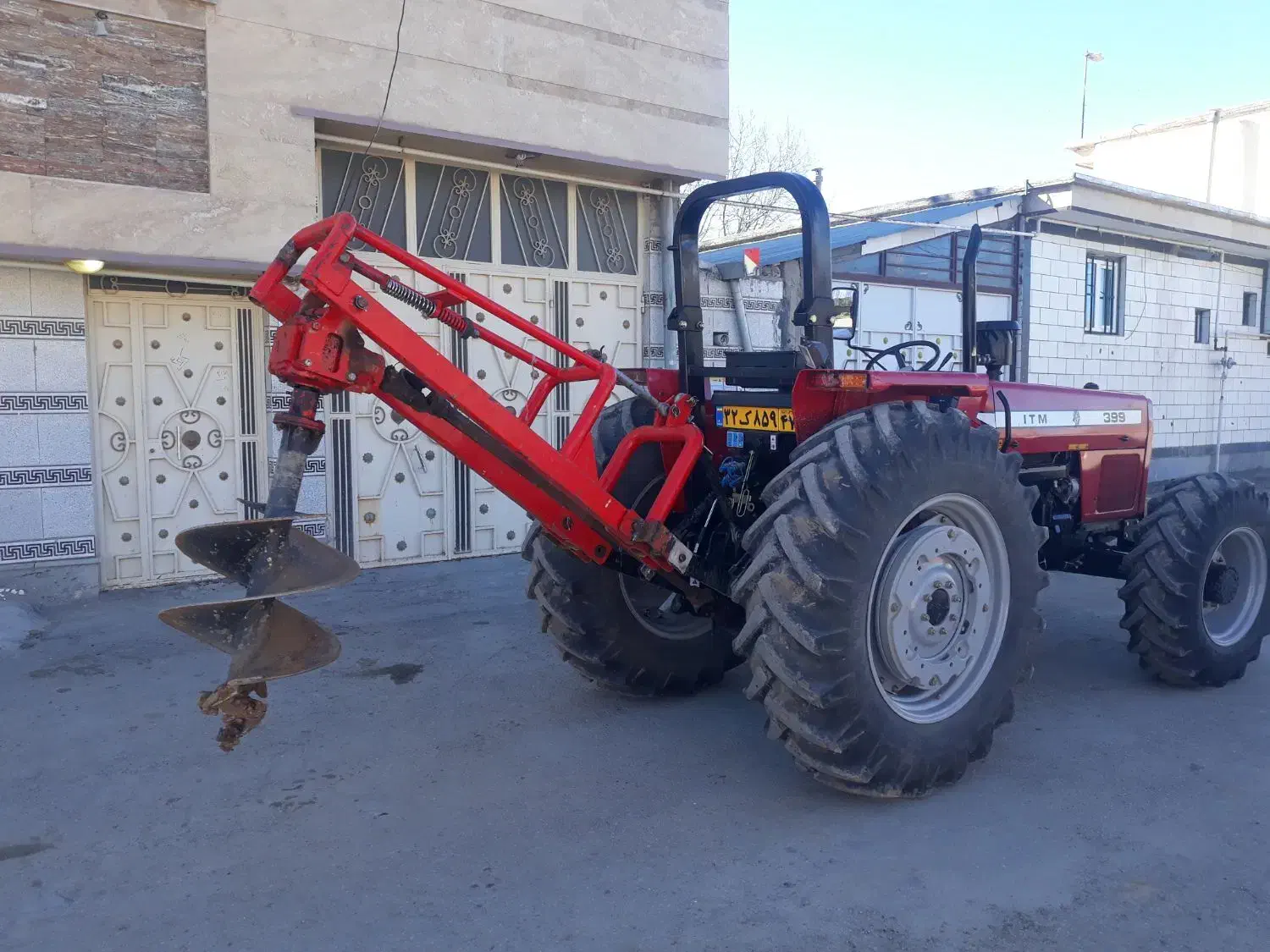 چاله کن بامته تراکتور|خدمات باغبانی و درختکاری|لاران, |دیوار