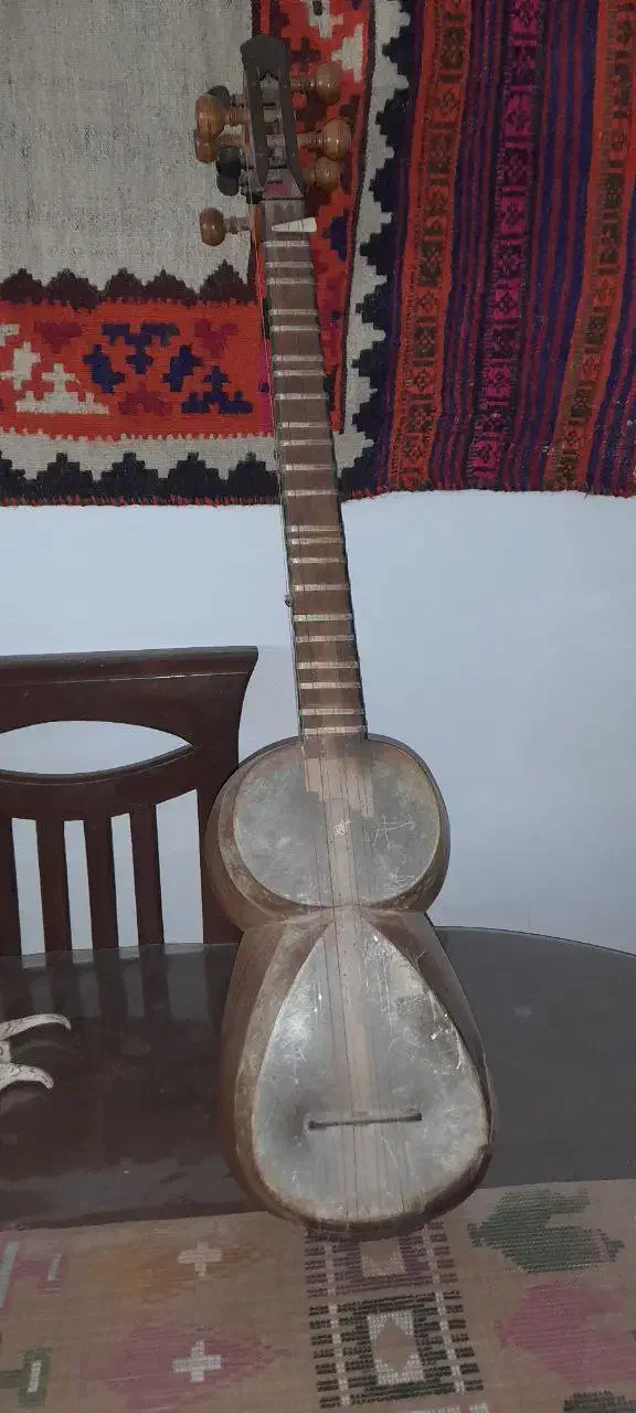 تار آذربایجانی|سازهای سنتی|کشکسرای, |دیوار