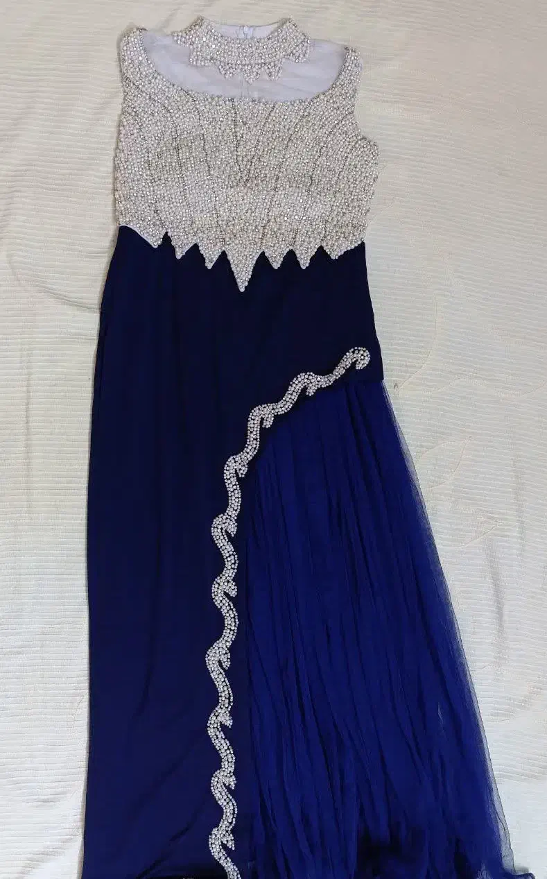 لباس مجلسی|لباس|قم, چهار امامزاده|دیوار