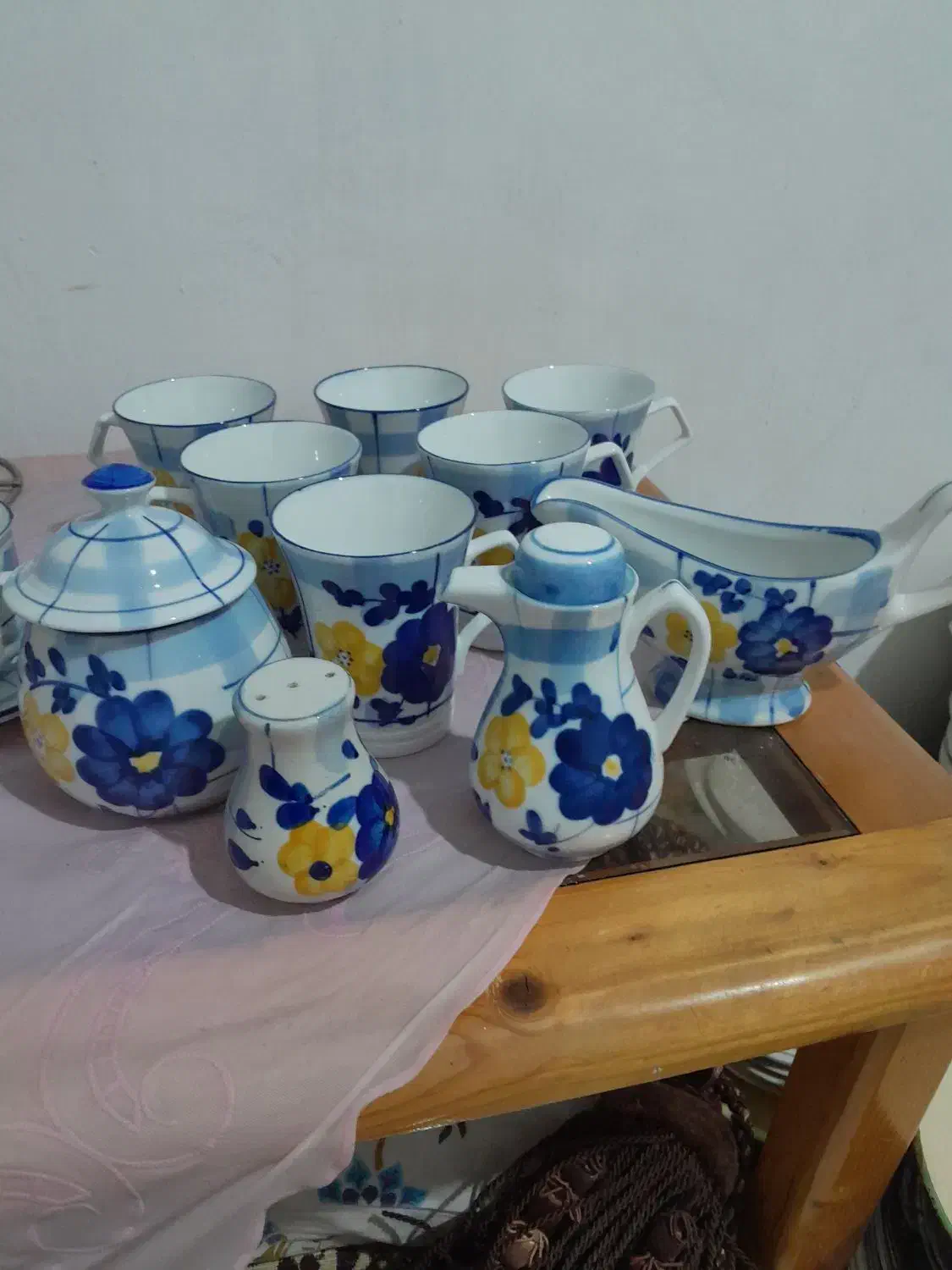 یه سری وسایل پذیرایی....قیمت هرعددفرق می کنه|ظروف سرو و پذیرایی|رشت, جانبازان|دیوار