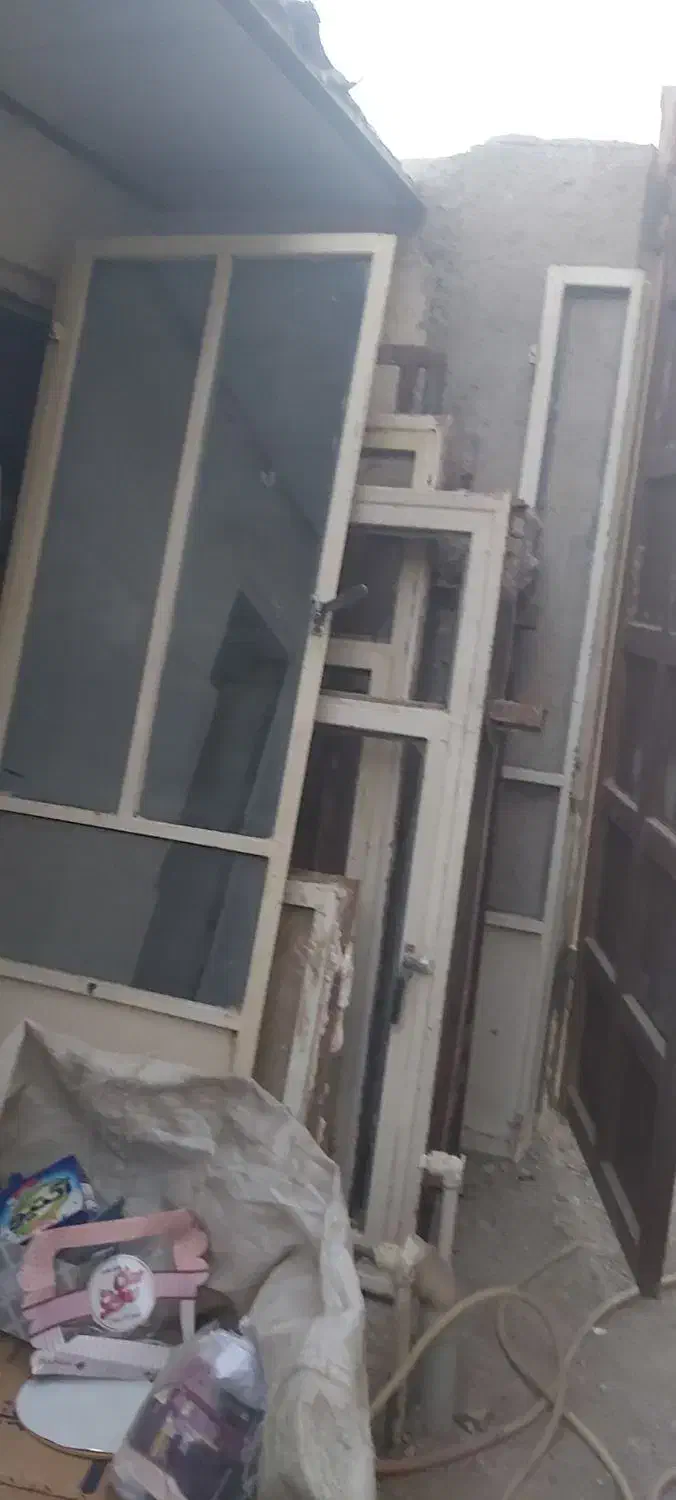 در و پنجره تمیز فروشی بدون پوسیدگی|مصالح و تجهیزات ساختمان|کبودرآهنگ, |دیوار