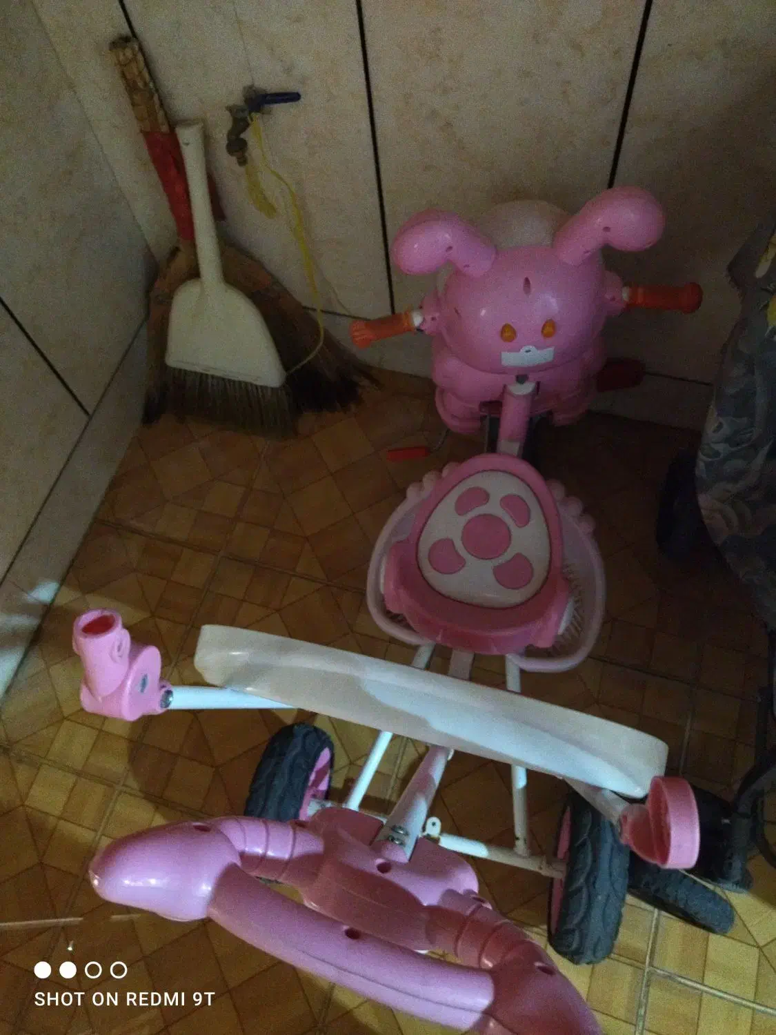 چرخ‌وکالسکه|اسباب و اثاث بچه|فلاورجان, |دیوار