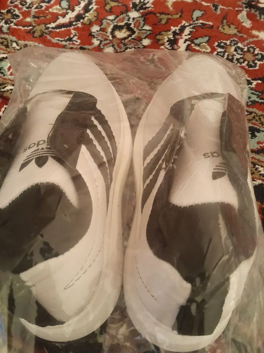 کفش|کیف، کفش، کمربند|بم, |دیوار