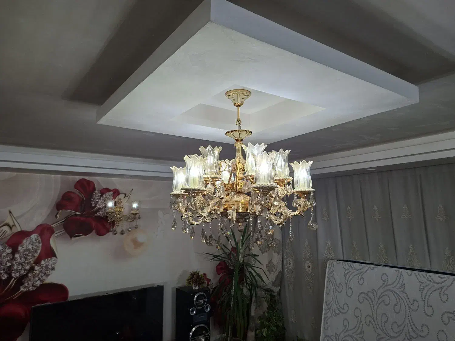 ۲ عدد لوستر نو ۱۲ شاخه ویک دیوار کوب|لوستر و چراغ آویز|مشهد, نرگس (شهرک غرب)|دیوار