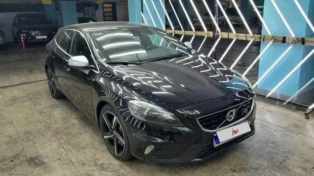 وولوو v40 مدل 2014 R-DESIGN PLUS مشکی بدون رنگ|خودرو سواری و وانت|تهران, ظفر|دیوار